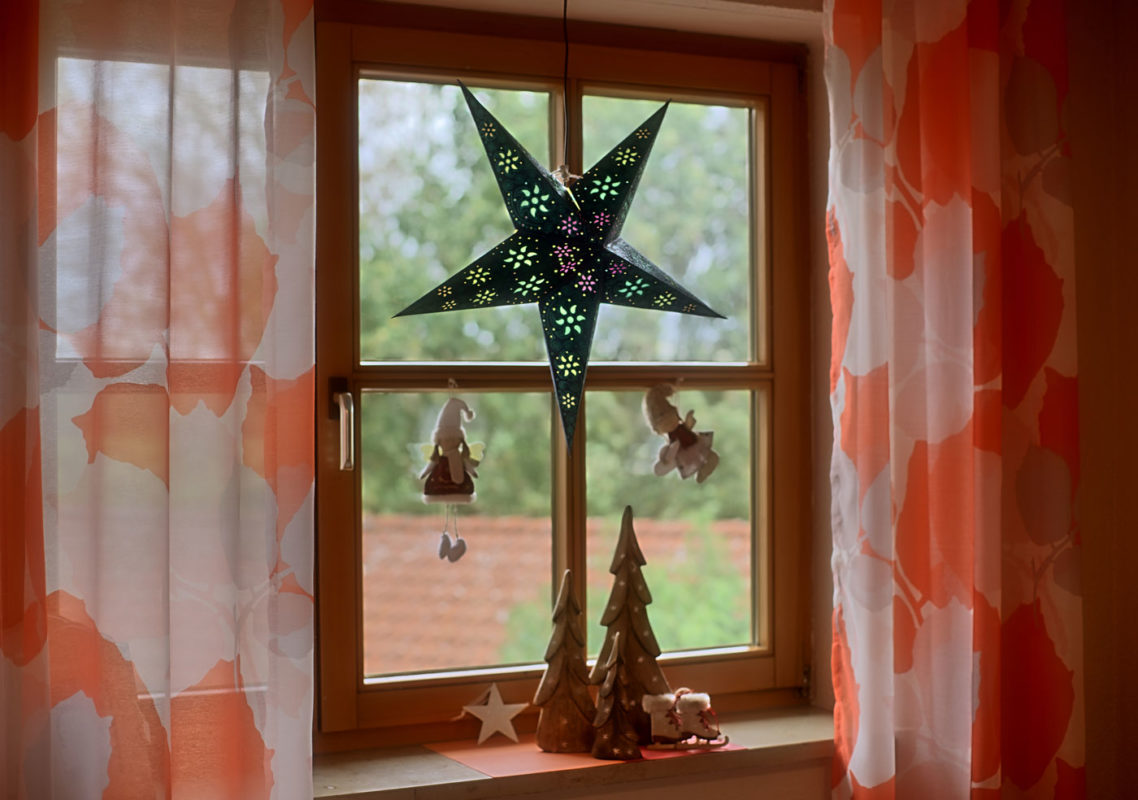 Weihnachtsstern Anubis (60cm) beleuchtet in weiss